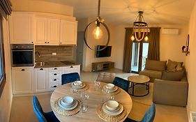 Divine Meteora Luxury Midtown Apartment